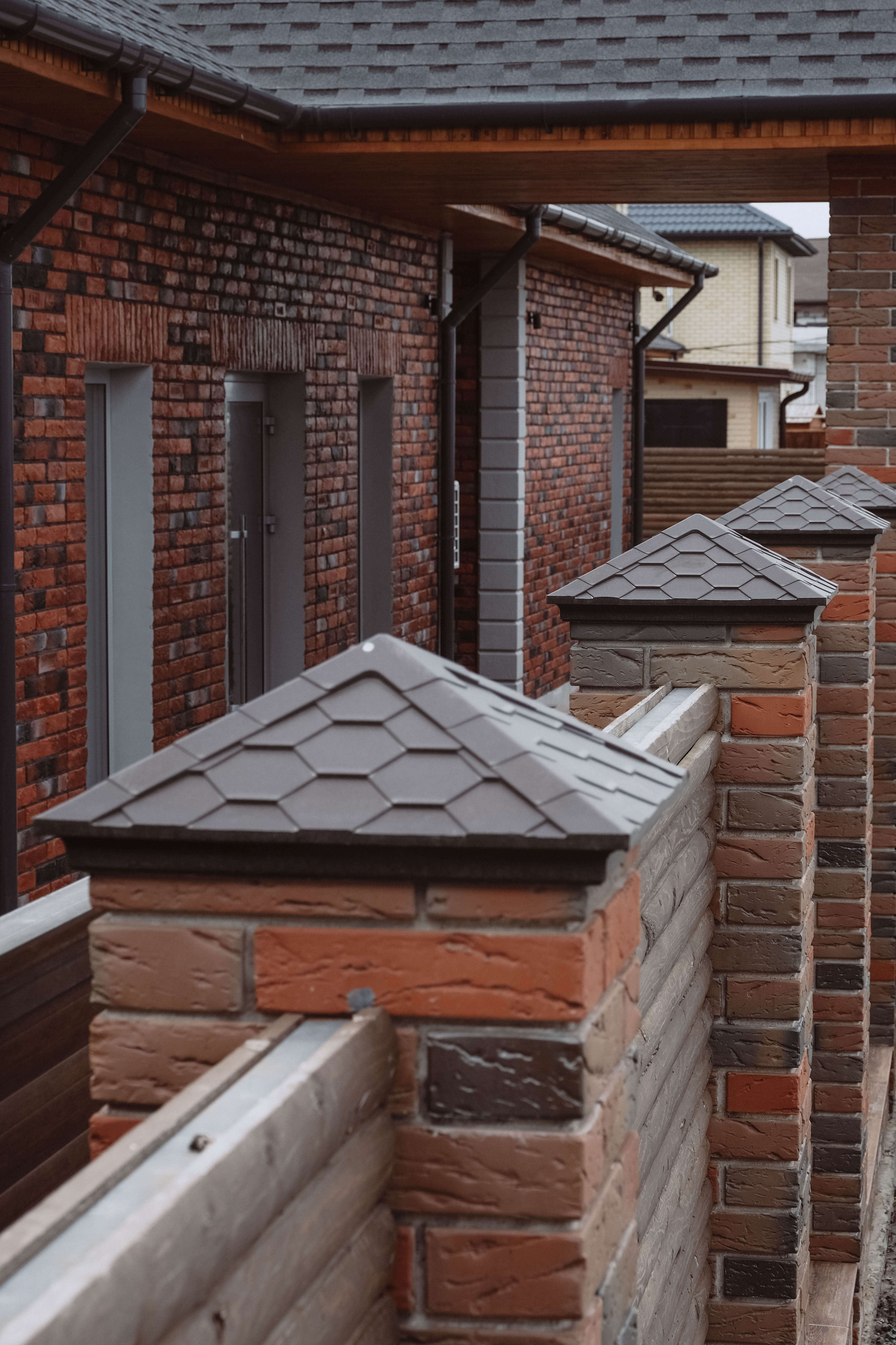 Колпак Zking Эверест Коричневый на столб 1.5х1.5 кирпича (390х390мм) в Магадане фото